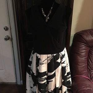 Gorgeous black and white dress!